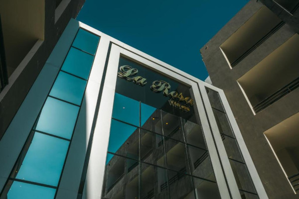 لاروزا ويفز