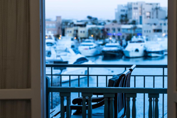 شقة 2 غرفة مطلة على المارينا والبحر