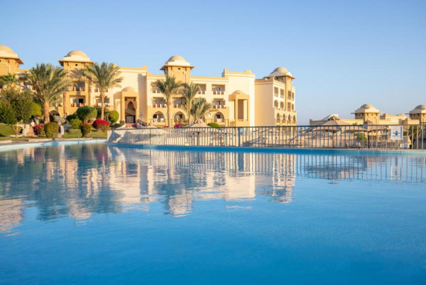 سيرنتي الفا بيتش (سيرنتي مكادي بيتش سابقا)